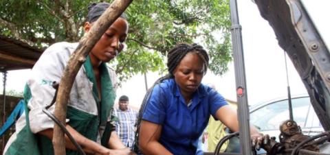 Mechanics N'Mahawa, 25, and Teninke, 28, in Guinea. Photo by Plan International.