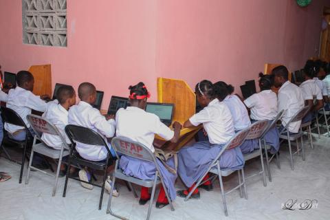 Kids in the computer lab